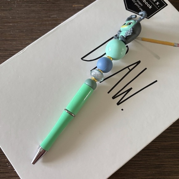 Disney Doorables: A Bug's Life: Tuck handmade beaded pen - Picture 2 of 3